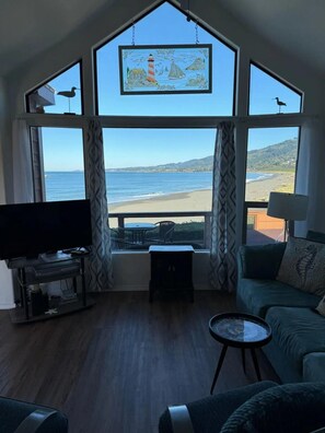 Apartment | 2 bedrooms - Oceanfront Cabin 4 With Jacuzzi Stunning Views (Smith River)