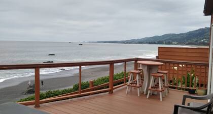 Ocean Front Cabin 11 w Jacuzzi Superb Views