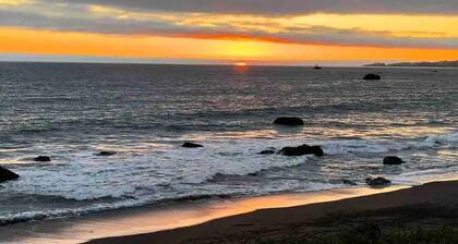 Ocean Front Cabin 11 w Jacuzzi Superb Views