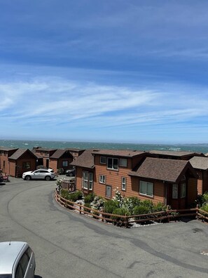 2 bedrooms - Oceanview Cabin 20 Private Jacuzzi Large Deck (Smith River)