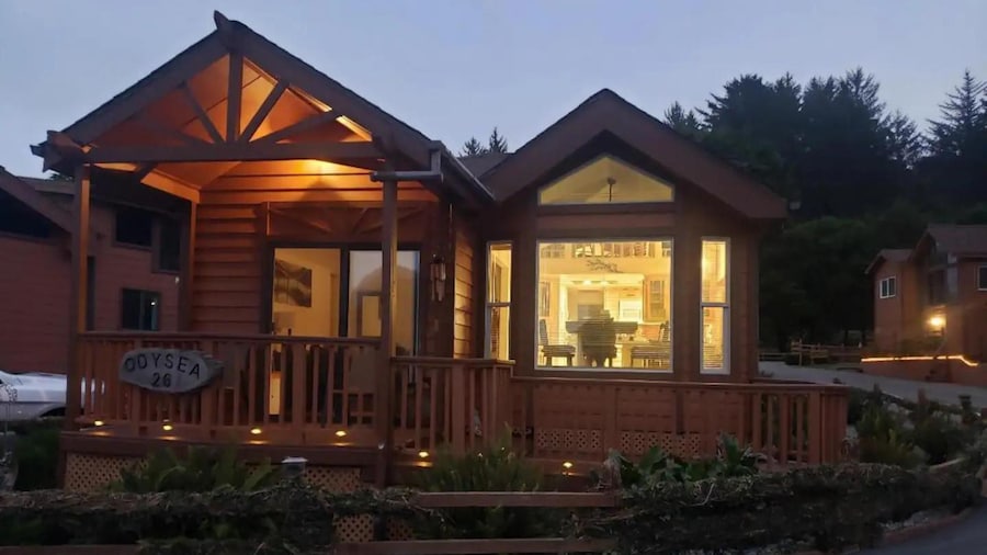 Oceanview Cabin 26 w Jacuzzi Striking Views