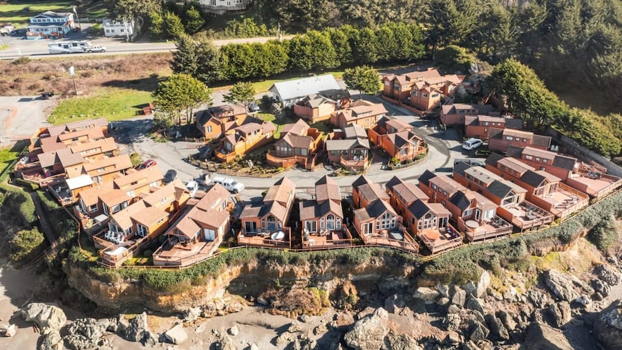 Oceanview Cabin 25 w Jacuzzi Plesant Views