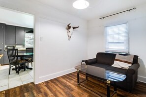 Apartment | 1 bedroom, desk, Internet - Jefferson Flat - Master Room (Lafayette)