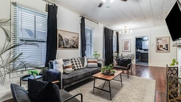House | 1 bedroom, desk, Internet