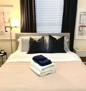 House | 4 bedrooms, desk, Internet