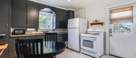 Apartment | 1 bedroom, desk, Internet