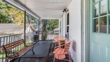 Apartment | 1 bedroom, desk, Internet