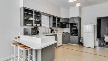Apartment | 1 bedroom, desk, Internet