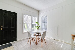 Apartment | 1 bedroom, desk, Internet - Jefferson Rental Room 1 (Lafayette)