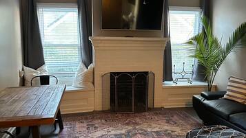 House | 6 bedrooms, desk, Internet