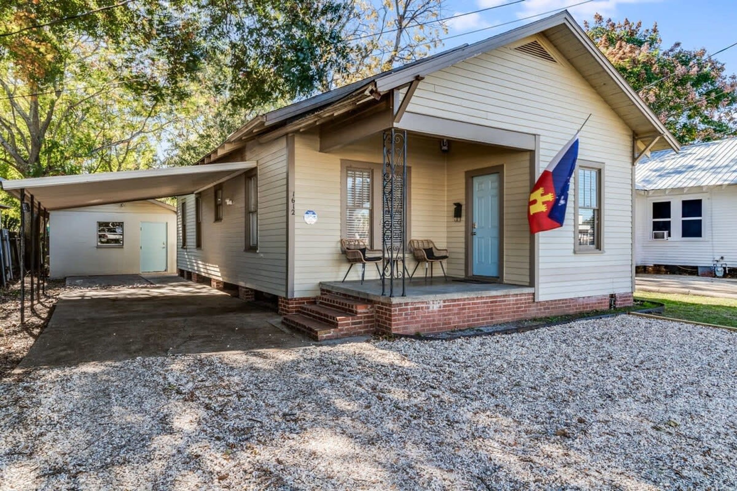 9 bedrooms, desk, Internet