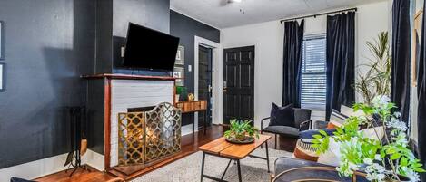 9 bedrooms, desk, Internet