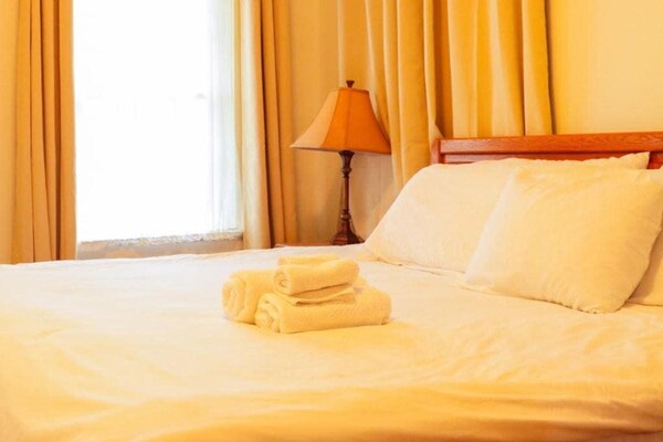 Work Crew Haven Spacious Corporate Lodging - Splash Pad, Broussard