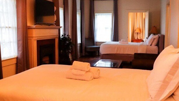 House | 10 bedrooms, Internet - Corporate Comfort Ideal Accommodation for Work Crews (Lafayette)