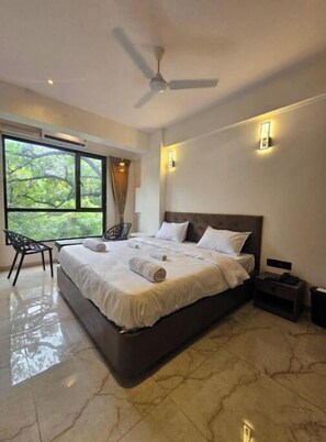 8 chambres, bureau, Wi-Fi, draps fournis