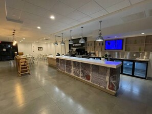 House | Desk, Internet - Newly Renovated Room in Cozy Hotel Near Disney (Kissimmee)