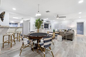 Casa, accessibile ai disabili | 3 camere, una scrivania, Internet