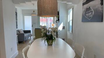 House | 2 bedrooms, desk, Internet