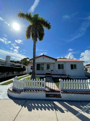 House | 2 bedrooms, desk, Internet - Cozy and Super Location 2 BR (Miami)