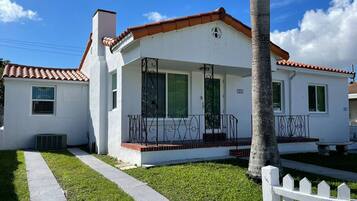 Nhà | 2 phòng ngủ, bàn, truy cập Internet tốc độ cao