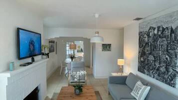 House | 2 bedrooms, desk, Internet