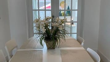 House | 2 bedrooms, desk, Internet