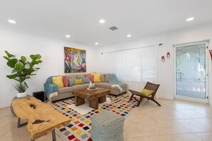 House, Accessible | 3 bedrooms, desk, Internet - Walking Distance to the Beach 3Br House With Pool (Lauderdale-by-the-Sea)