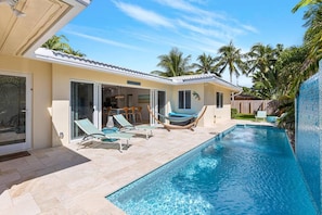3 bedrooms, desk, Internet - Walking Distance to the Beach 3Br House With Pool (Lauderdale-by-the-Sea)