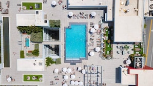 An aerial view of a hotel with a central swimming pool, outdoor seating areas, and a landscaped garden. - Amazing Condo in Hollywood Beach (Hollywood)