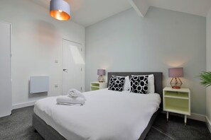 2 chambres, fer et planche à repasser, Wi-Fi, draps fournis