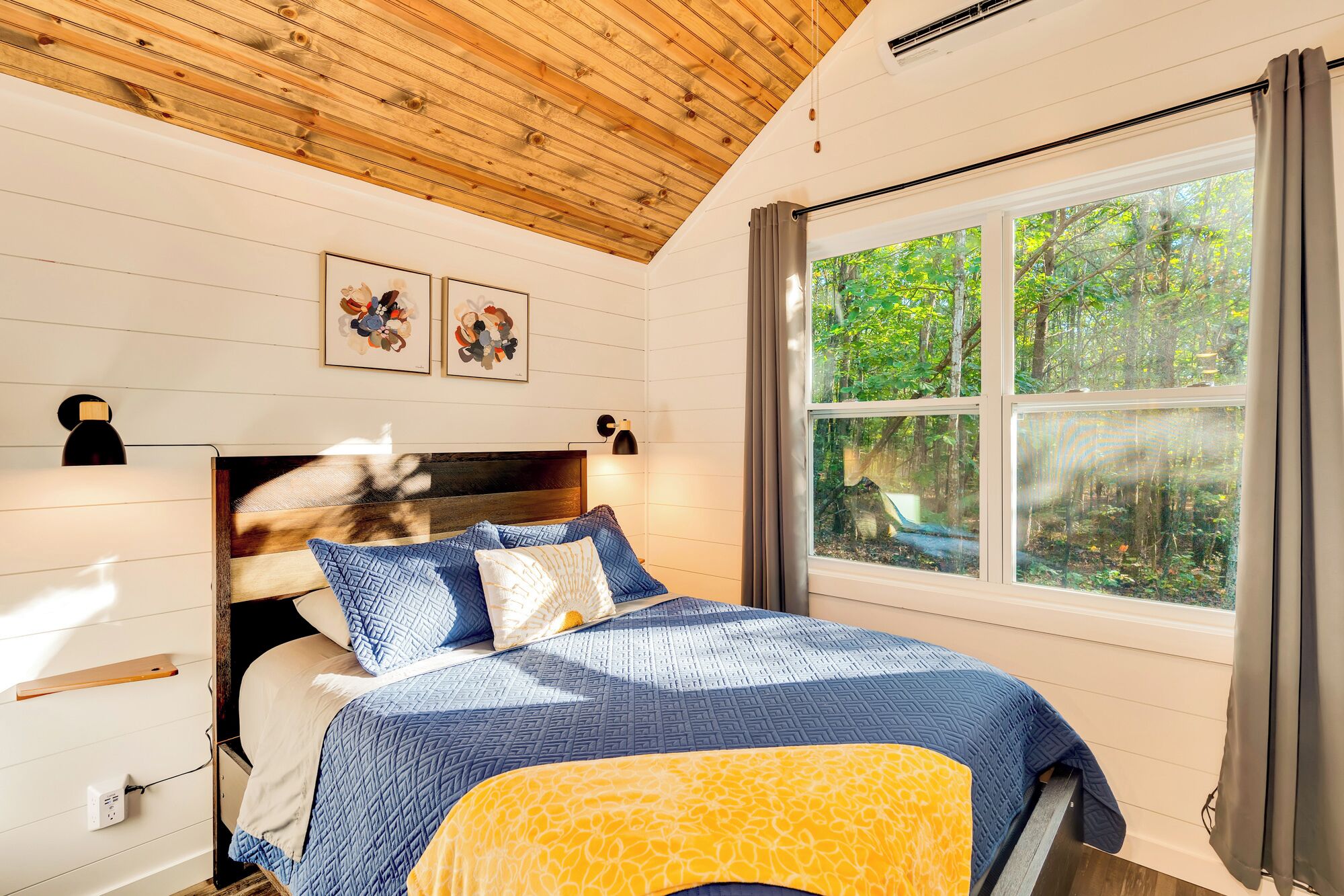 1 bedroom, desk, free WiFi, bed sheets