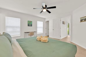 3 bedrooms, desk, iron/ironing board, WiFi