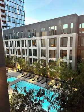 Pool - Cozy lovely apartment in Oakland with fitness facility and other amenities (Oakland)