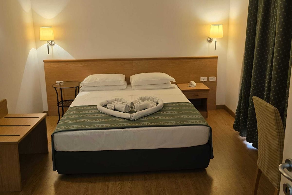 Quarto casal luxo de uso individual | Quartos à prova de som, Wi-Fi de cortesia, roupa de cama