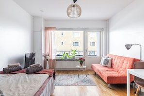 Studio Comfort - utsikt mot staden | Sängtillbehör av högsta kvalitet och mörkläggningsgardiner