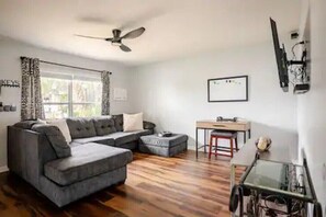 Smart TV - Royal Rose Dream Getaway (Tampa)