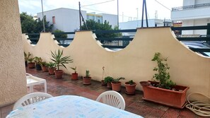 Outdoor dining - Villetta Indipendente a Soli 200 Metri dal Mare (Torre dell'Orso)