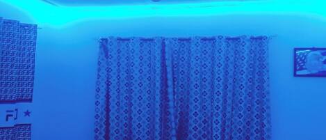 1 dormitori, planxa i posts de planxar i wifi