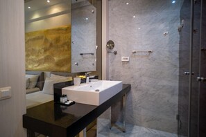 Superior Twin Room, Balcony, Partial Sea View - Hotel Atina by ENTOPYA (Budva)