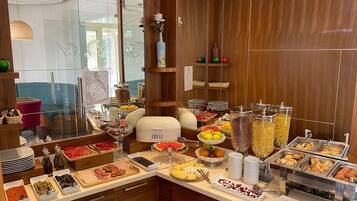 Free daily buffet breakfast