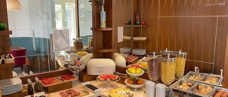 Free daily buffet breakfast