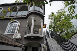 Exterior - One Love Guesthouse (Montego Bay)