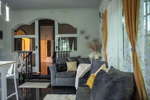 Luxury-Doppelzimmer, Gartenblick | Wohnbereich