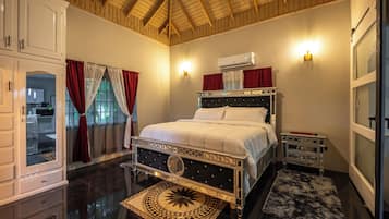 Luxury Double Room, Garden View | Iron/ironing board, free WiFi