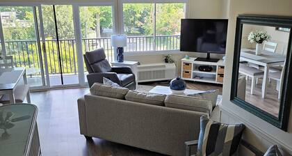 BEAUTIFUL IN TOWN! - 2 Bedroom 1 Bath on Rehoboth Ave.
Walk to Beach and Shops!