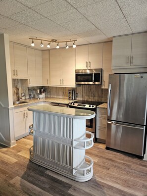 Kjøkkenutstyr og papirhåndklær