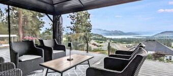 Lake View Poolside Private Suite