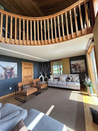 Interior. Garden Ridge Retreat- Farm Stay