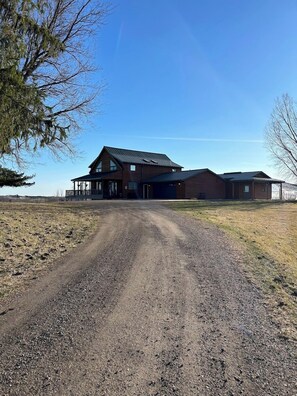 Exterior - Garden Ridge Retreat- Farm Stay (Viroqua)