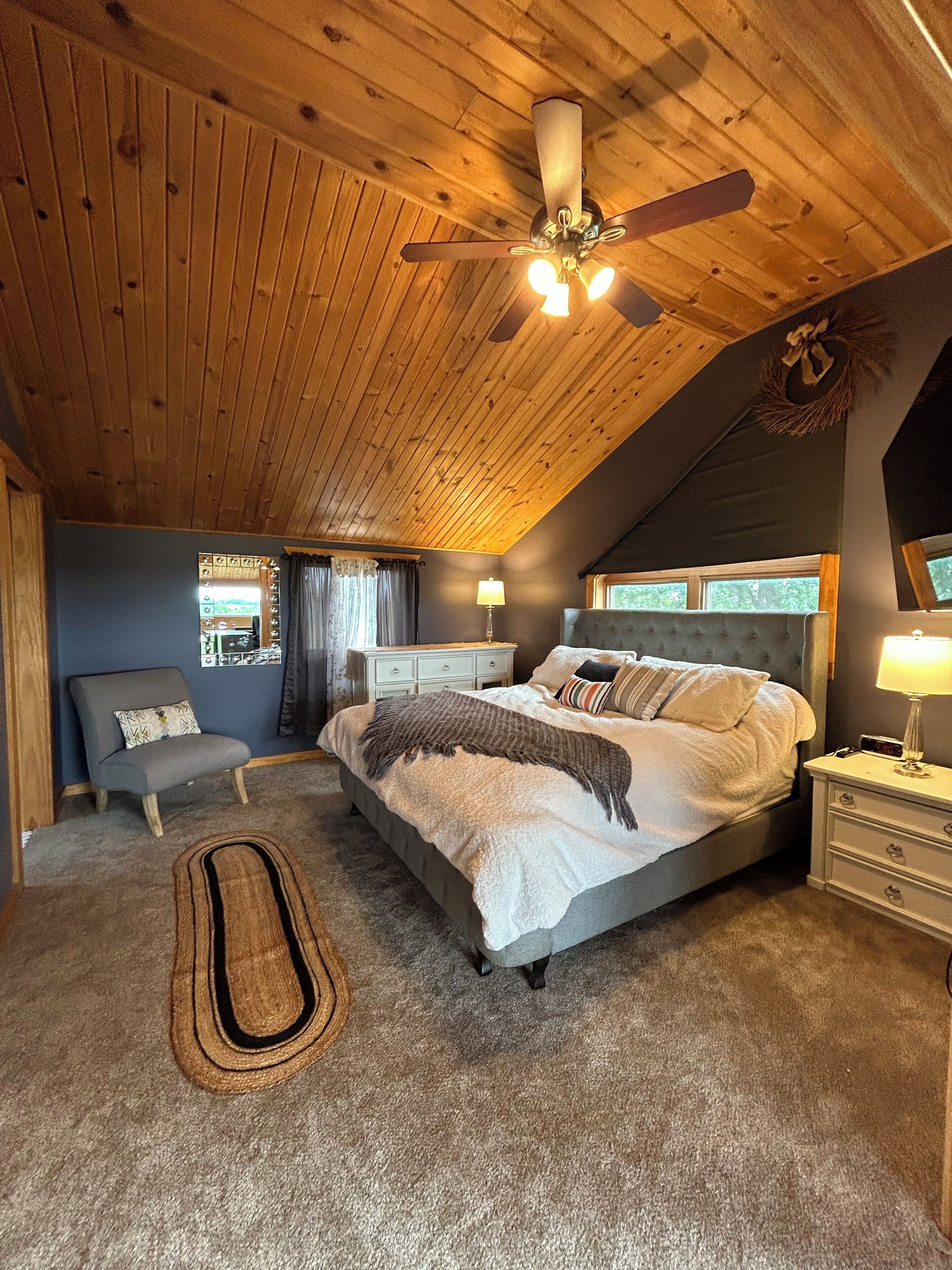 5 habitaciones, tabla de planchar con plancha, wifi y ropa de cama 